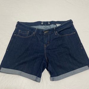 Women’s shorts like new! Size 18 Levi’s